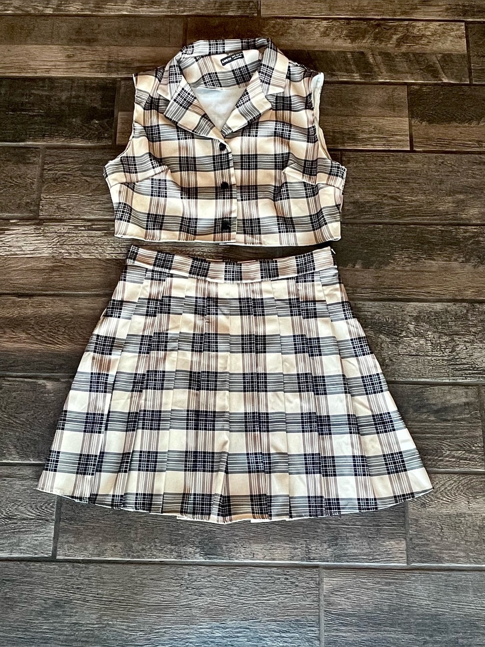 Shein plaid pleated skirt and matching button front crop top XL (12)